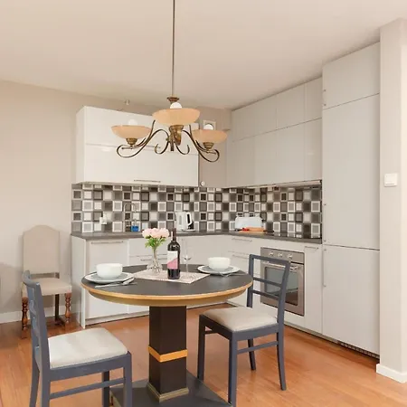 Elegancki W Centrum Gdyni Z Parkingiem By Renters Gdynia